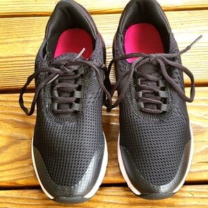 Avia womens black athletic shoes  size 7